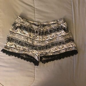 XL Ruffle Shorts W/ 2 POCKETS! Lace trim so cute!